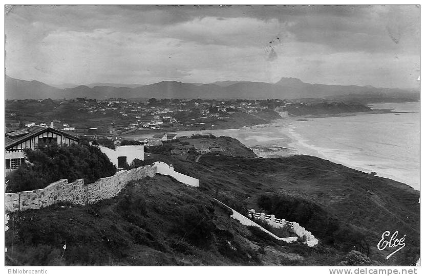 D64 - GUETHARY - VUE SUR LA PLAGE - AU FOND, LES TROIS COURONNES - Guethary