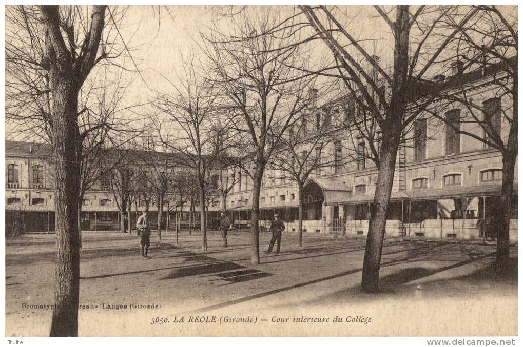 LA REOLE COUR INTERIEURE DU COLLEGE ANIMEE - La Réole