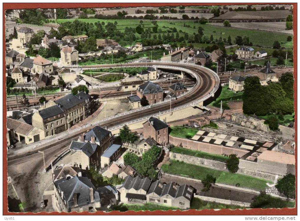 Avesnes Sur Helpe . 1960 .  Nord  Le Pont Supérieur   Gde Dentelée Couleurs -  2 Plis - - Avesnes Sur Helpe