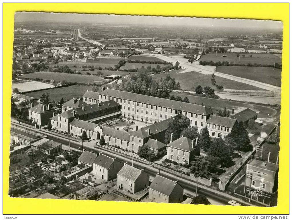 SAVENAY - Loire Atlantique - N°4 L'Ecole Normale L Vue Aérienne Série En Avion Au Dessus De .. -non Circulé édit Lapie - Savenay