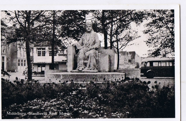 Middelburg Standbeeld Kon Moeder - Middelburg