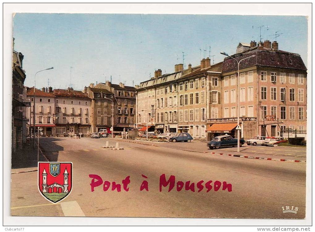 Pont-A-Mousson (54) : DS Citroën Garée Place Thiers En 1972 (animée). - Pont A Mousson