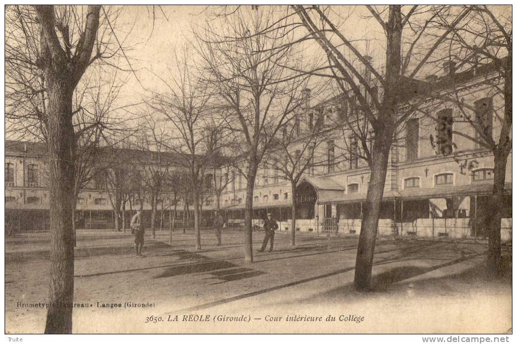 LA REOLE COUR INTERIEURE DU COLLEGE ANIMEE - La Réole