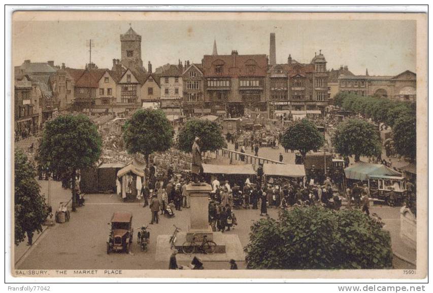 U.K. - ENGLAND - WILTSHIRE - SALISBURY - The Market Place - VENDORS - Crowd - 1943 - Salisbury