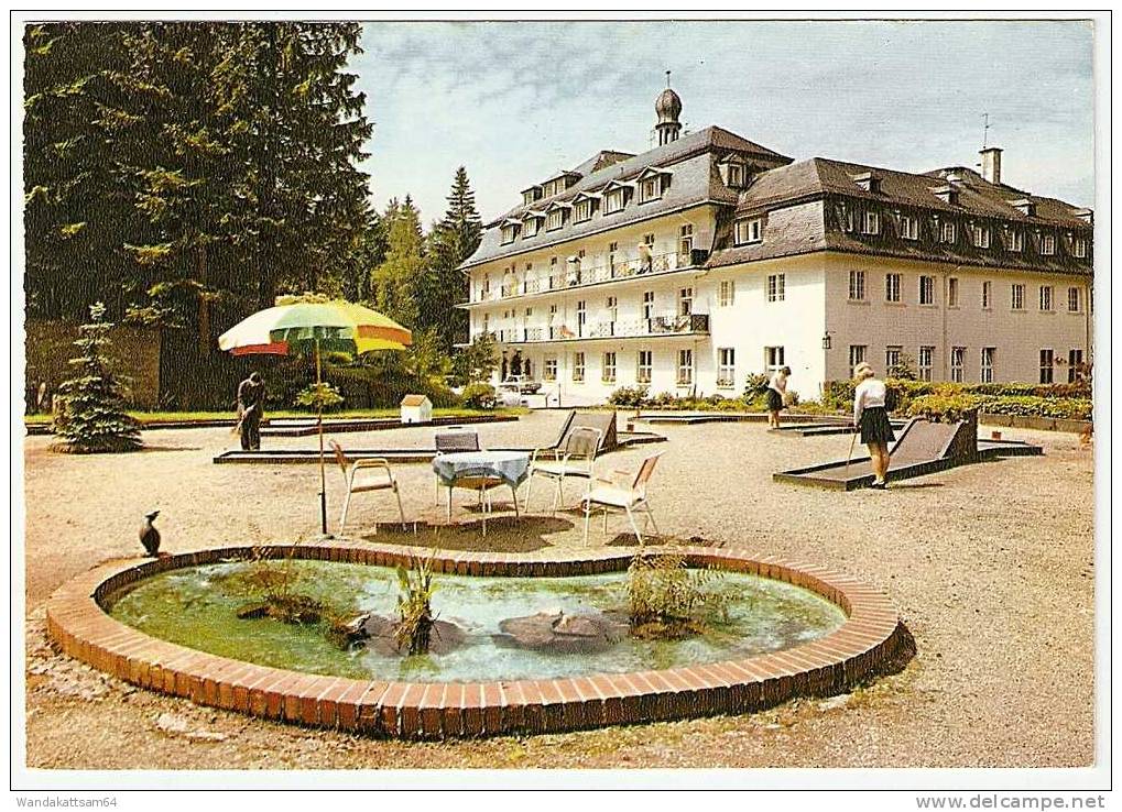 AK 520 Sanatorium Bühlerhöhe A. D. Schwarzwaldhochstraße 800 M 7584 Sand Brunnen Sonnenschirm Mingolfbahnen Tisch Stühle - Buehl