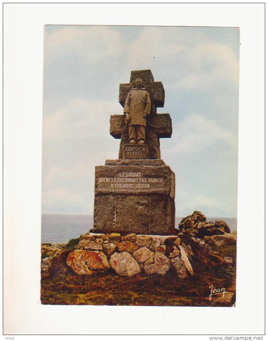 ILE DE SEIN.- Monument Commémoratif Des F.F.I. (sculpteur Quillivic).- N° 22 490-10.- (2) - Ile De Sein