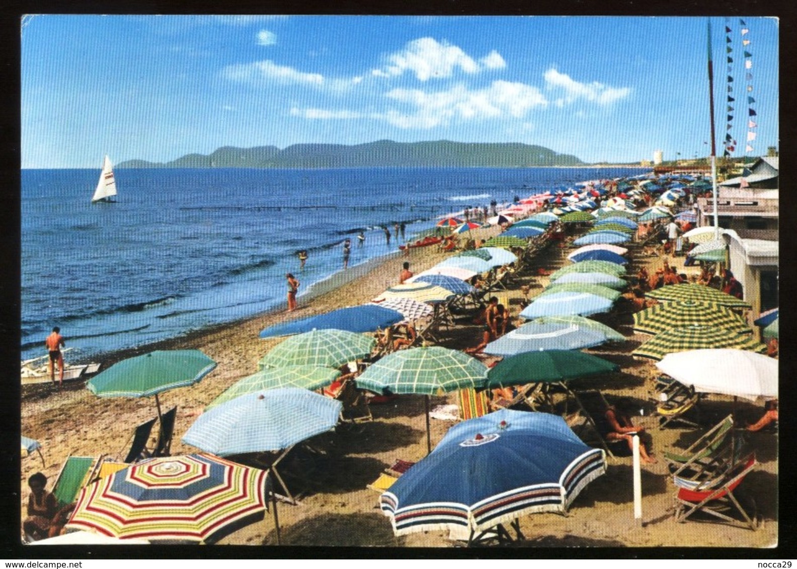 MARINA DI MASSA - LOTTO DI 2 CARTOLINE: 1965  PIAZZA BETTI + 1969 LA SPIAGGIA - Massa