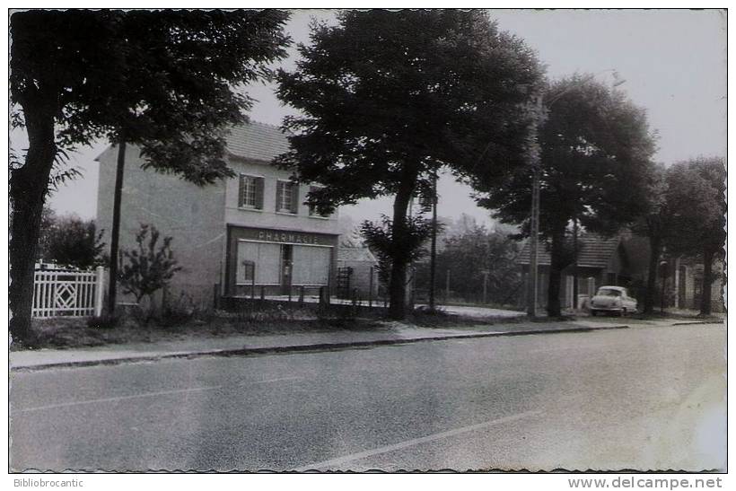 D94 -  CARTE PHOTOGRAPHIE REELLE - LES SONETTES D´ORMESSON - LA PHARMACIE - Ormesson Sur Marne