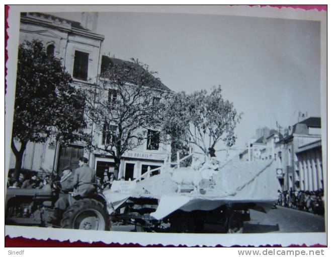 49 DURTAL . QUATRE PHOTOS  8.5x 6.5   BON ETAT. Fete Corso Defile Char FleurI Tracteur CHANSONS .photo RARE  Maine Loire - Durtal