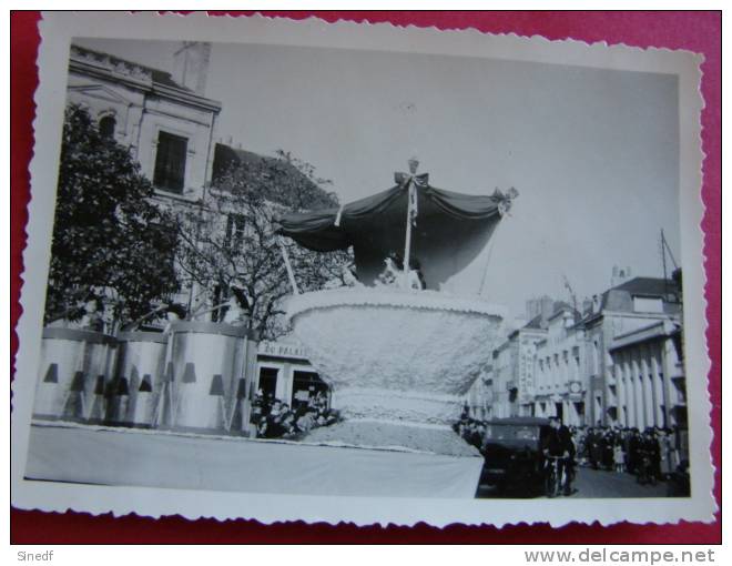 49 DURTAL . QUATRE PHOTOS  8.5x 6.5   BON ETAT. Fete Corso Defile Char FleurI Tracteur CHANSONS .photo RARE  Maine Loire - Durtal