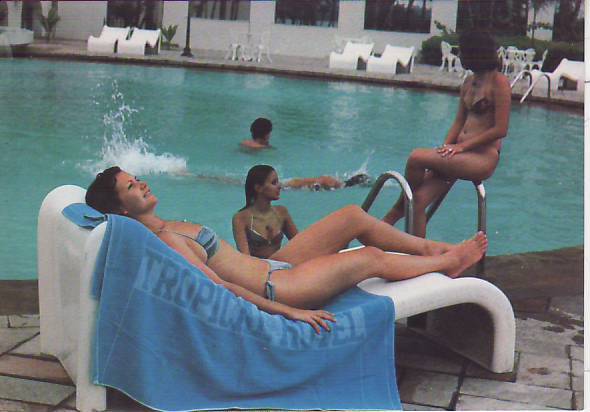 BRESIL /  LA PISCINE / TROPICAL HOTEL MANAUS   /CPM ANNEES 1980 / PIN UP / - Manaus