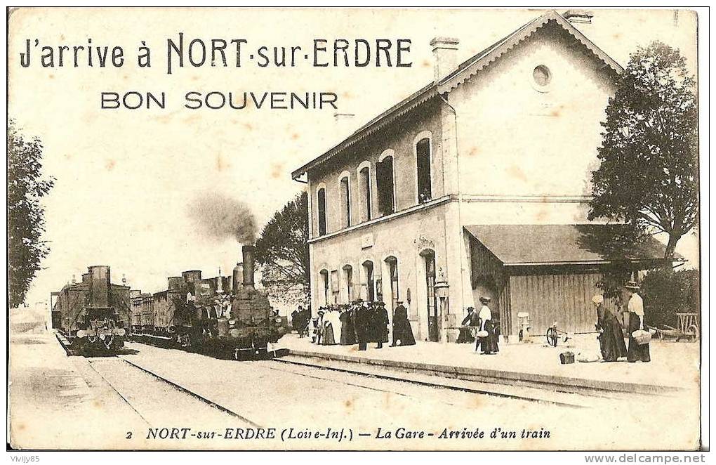 44 - NORT SUR ERDRE - Belle Vue De La Gare . Arrivée D'un Train - Nort Sur Erdre