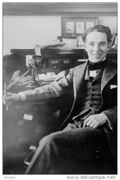 H-CC-20 ^  #  World-famous Humorous Movie Master Actor  , Charlie Chaplin ( Postal Stationery , Articles Postaux )) - Actors