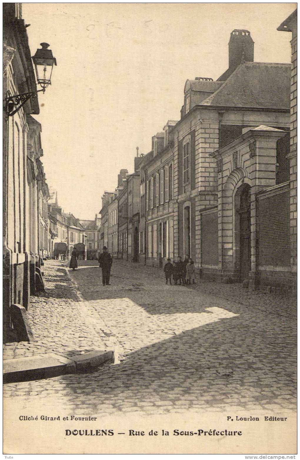 DOULLENS RUE DE LA SOUS-PREFECTURE ANIMEE ENFANTS - Doullens