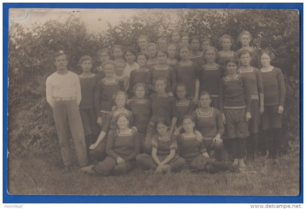 Privat-Foto-AK; Sport; Sportverein; Mädchengruppe; Ca 1920 - Autres & Non Classés