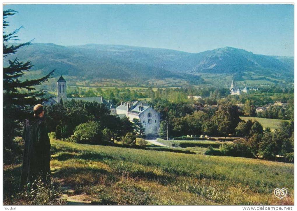 Cp , 81 , DOURGNE , Abbaye Saint-Benoît D'En Calcat , Le Monastère Et La Montagne Noire - Dourgne