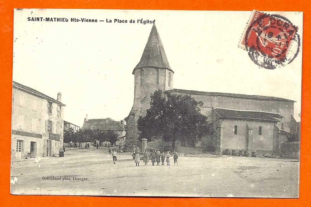 SAINT MATHIEU -  La Place De L' Eglise - Saint Mathieu