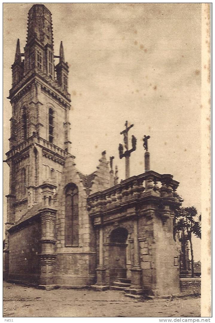 29 - Lampaul : L'Arc De Triomphe Et L'Eglise - Lampaul-Guimiliau