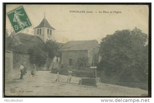 39 VINCELLES / La Place Et L'église / - Villers Farlay