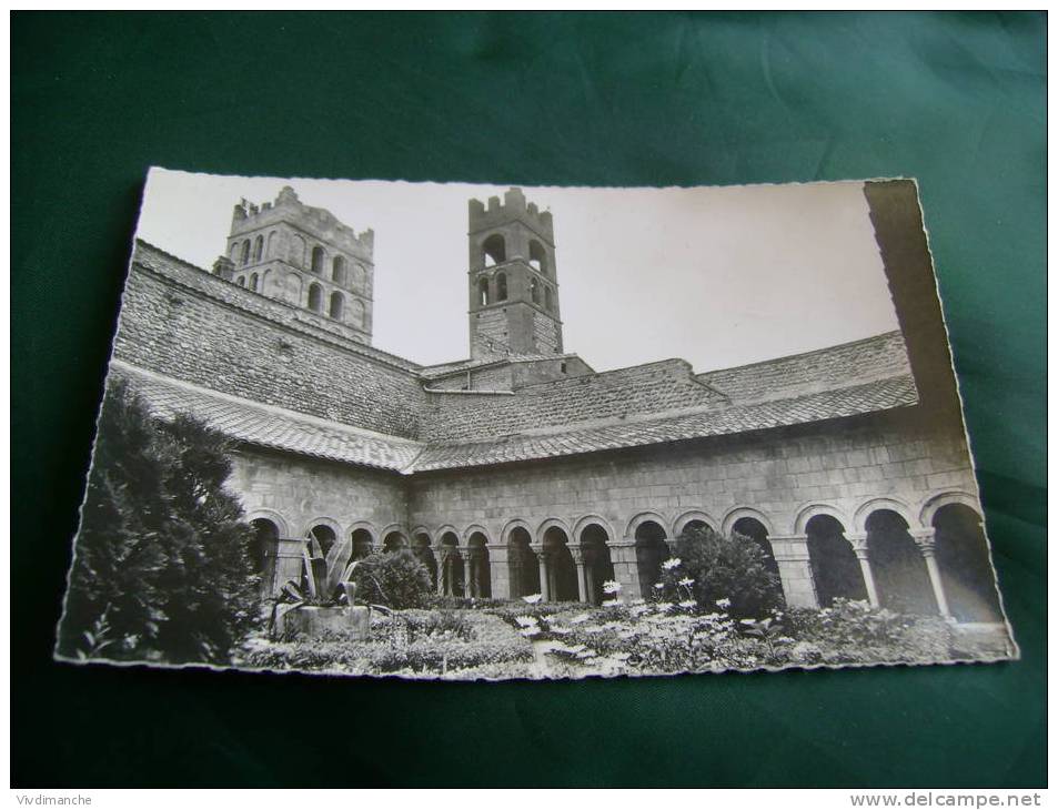 66 - ELNE - INTERIEUR DU CLOITRE  - VERS 1950 BETAT - VIERGE - CARTE PHOTO FORMAT CPA - Elne