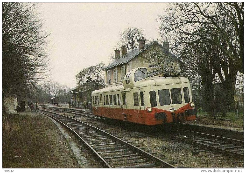 TRAIN Spécial IFC Autorail  Picasso X 3866 En Gare Des AIX D´ANGILLON (18) Le 19 Avril 1986 - Trains