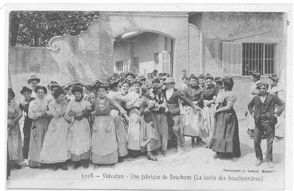 83 // VIDAUBAN - Une Fabrique De Bouchons, Sortie Des Bouchonnières, N° 3208 Lacour édit, TRES ANIMEE - Vidauban
