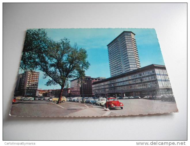 Car Auto Maggiolino Rosso  Milano Via Sassetti - Turismo