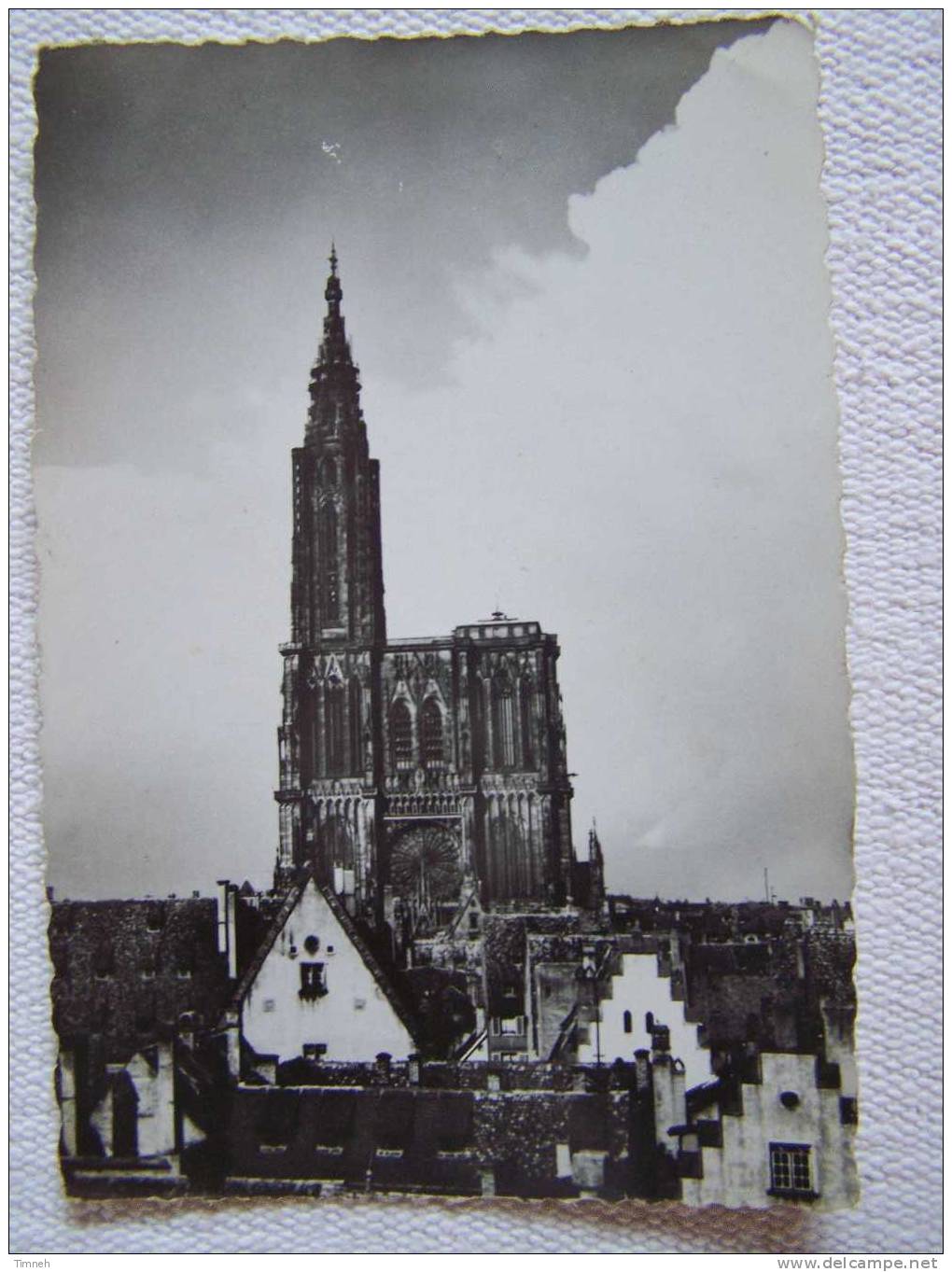 497C.STRASBOURG-la Cathédrale-photo Noir Et Blanc-toitures- - Eglises Et Cathédrales