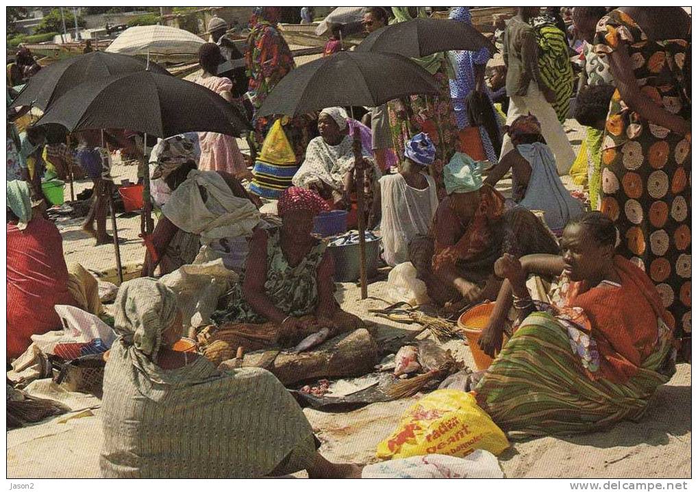 Cpm Marche Au Poisson De Soumbedioune( Senegal) Non Circulee - Sénégal