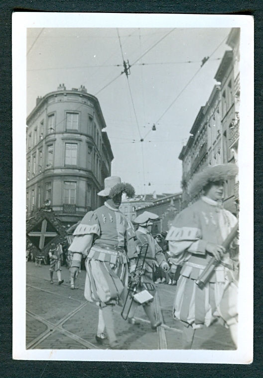 BRUXELLES (BELGIQUE, 1935), PHOTO : Carnaval Dans La Ville, Costume, Défilé... - Fêtes, événements