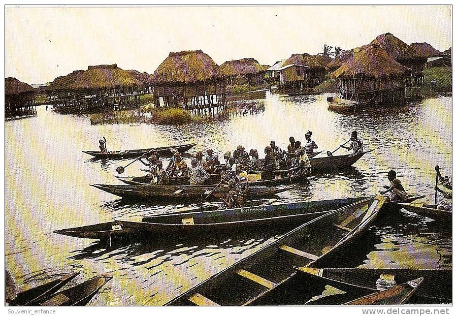 CP Reze Association De Soutien Pirogue Pirogues  So Tchanhoué Bénin Le Village à La Saison Des Pluies 44 Loire - Benin