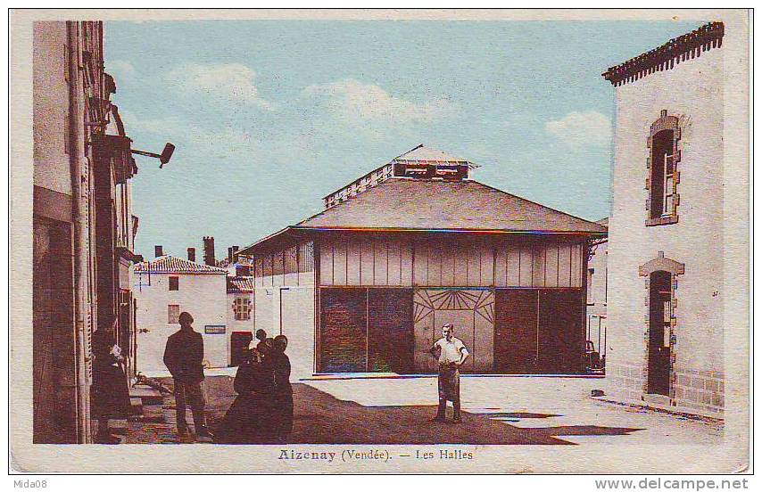 85.AIZENAY .  LES HALLES . ANIMATION. - Aizenay