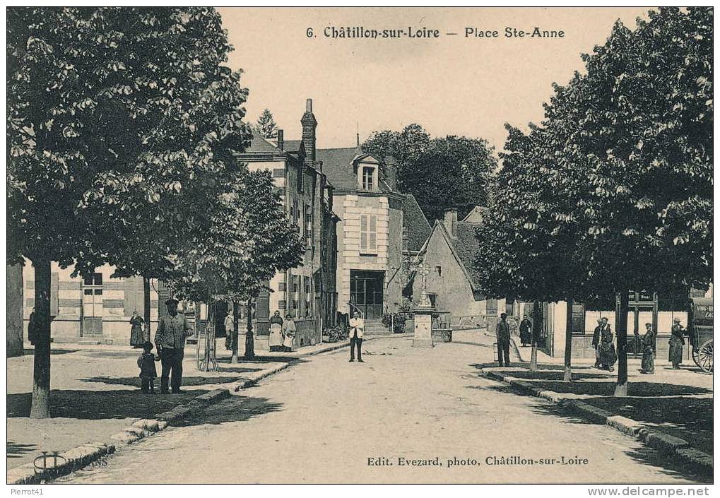 Place Sainte Anne - Chatillon Sur Loire