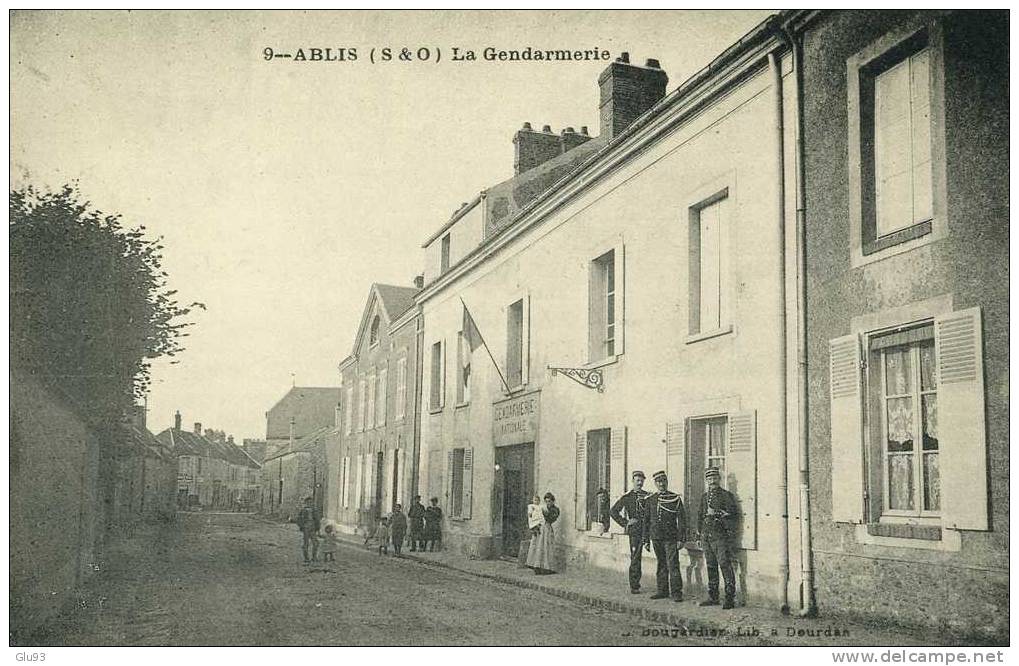 CPA - Ablis (78) - La Gendarmerie - Militaria - Ablis