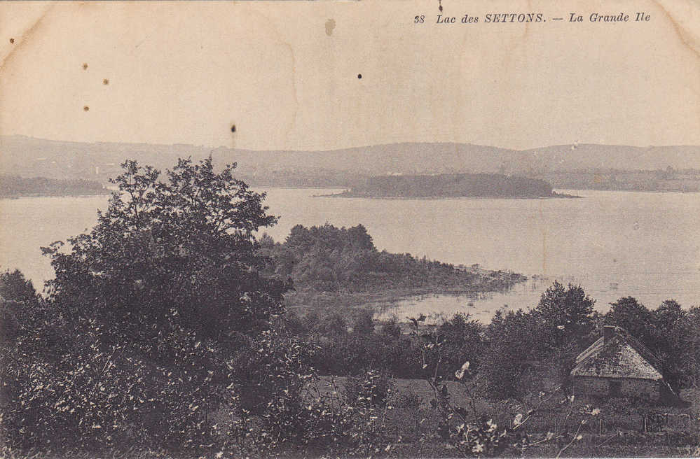 CPA 58 @ MONTSAUCHE LES SETTONS @ Le Lac - La Grande Ile @ - Montsauche Les Settons