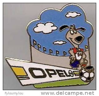 AUTOMOBILE -  Joli Pin´s OPEL - Mascotte *Striker* - Chien De La Coupe Du Monde De Football USA 1994 - Opel