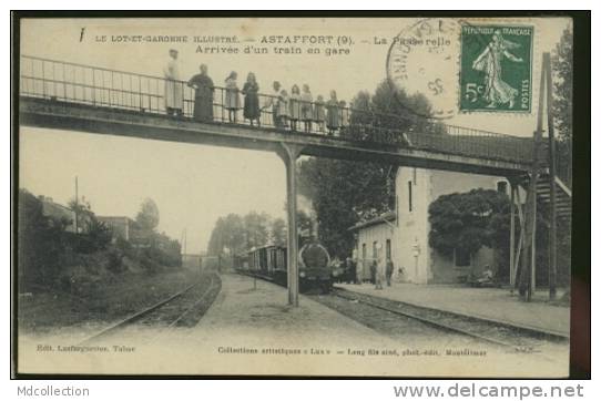 47 ASTAFFORT /      La Passerelle - Arrivée D'un Train En Gare      / - Astaffort