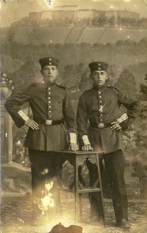Militaria - Carte-Photo - Souvenir De Biche Caserne - 1919 - Personaggi