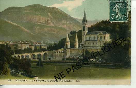 CP65651 - LOURDES  - La Basilique, Les Piscines Et La Grotte - CPA Authentique - Lourdes