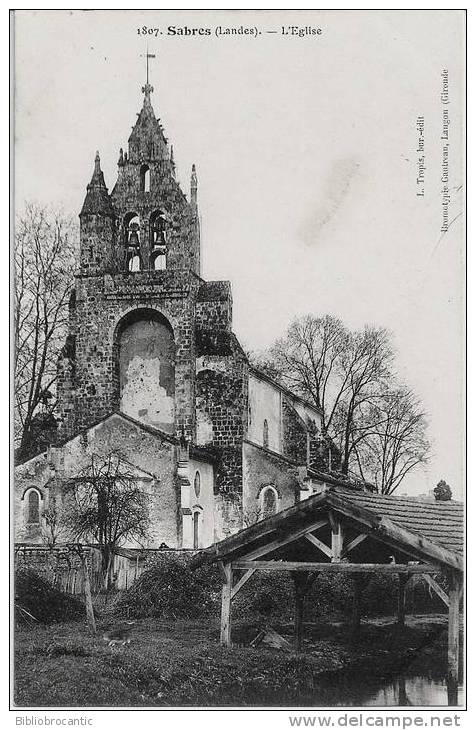 D40 - SABRES - BELLE VUE DE L´EGLISE Et DU LAVOIR - Sabres