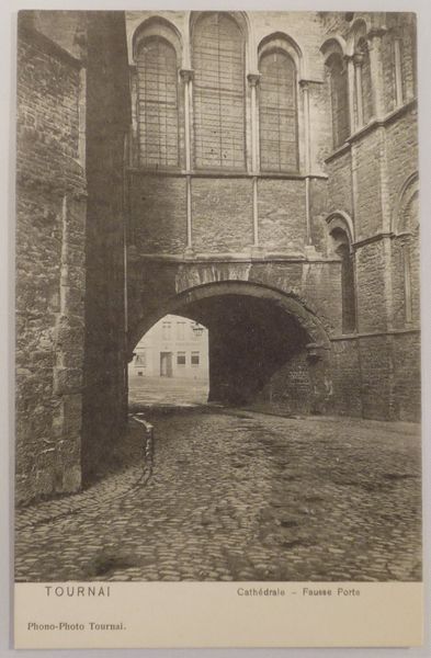 BELGIUM / BELGIQUE - Tournai, Cathedrale  - Fausse Porte -  Religion / Cathedral Vintage Postcard Ca. 1920´s - 1930´s - Tournai