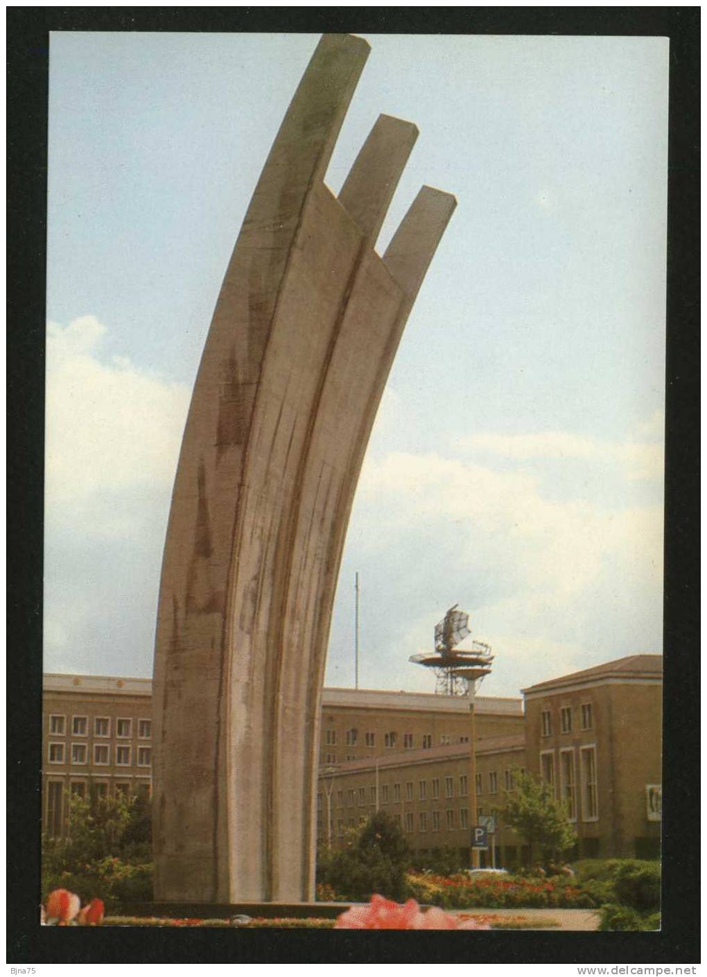 BERLIN (West) - Das Luftbrückendenkmal - Airlift Mémorial - Monument Du Pony Aérien  -   Format 15x11.5 Cm - Charlottenburg