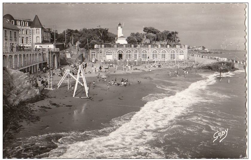 44 PORNIC Belle CPSM PLAGE Animée De La NOEVEILLARD Ses Baigneurs Le PHARE - Pornic