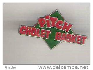 Pin's CHOLET BASKET (champion De France 2011) - Pallacanestro