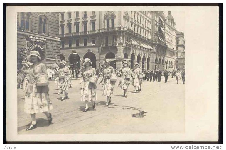 WIEN, Frauen-Aufmarsch, Stadtbräu Rathauskeller, Umzug, Fotokarte 1930 - Empfänge