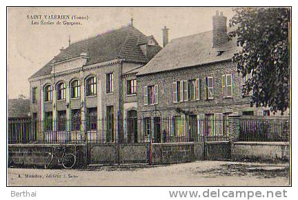 89 SAINT VALERIEN - Les Ecoles De Garcons - Saint Valerien