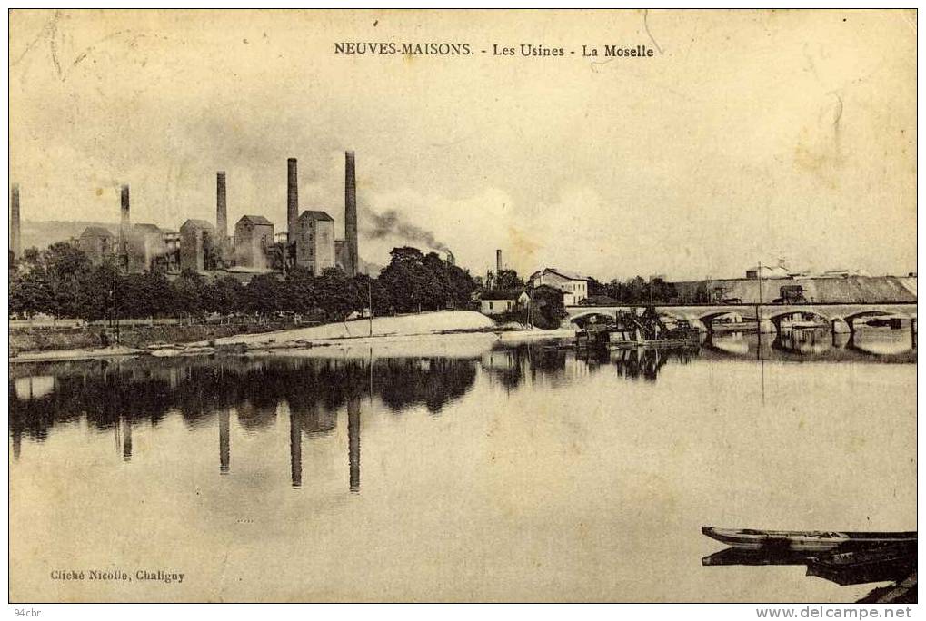 CPA (54)   NEUVES MAISONS   Les Usines La Moselle (leger Choc Coin Haut Droit) - Neuves Maisons