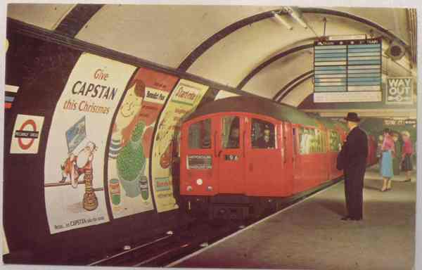 UK - ENGLAND - London Underground, Tube Train Entering Piccadilly Circus Station - Unused 1960´s Postcard - Piccadilly Circus