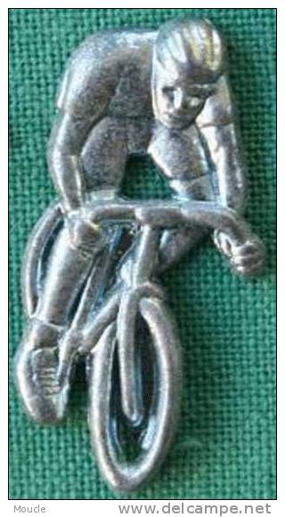 CYCLISTE EN RELIEF ARGENT - VELO - Radsport