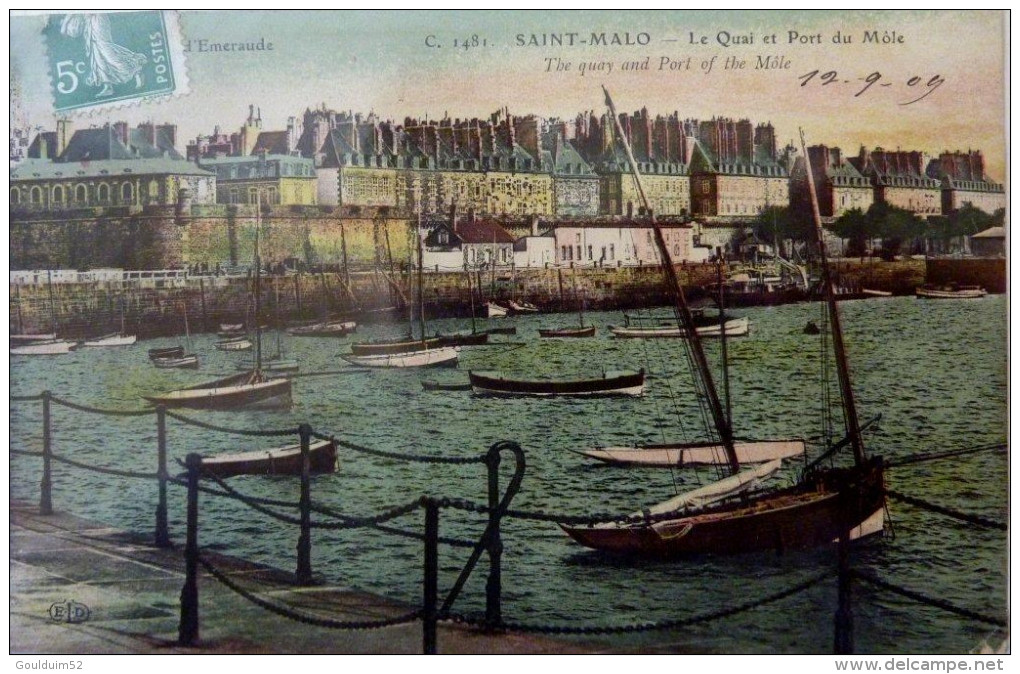 Le Quai Et Port Du Mole - Saint Malo